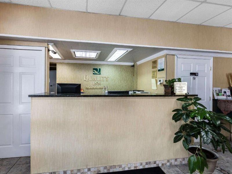Quality Inn Tullahoma Exterior photo
