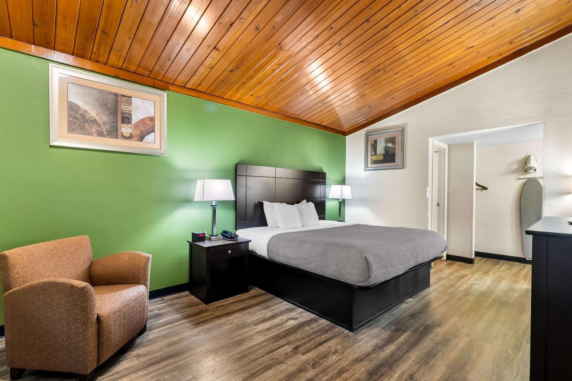 Quality Inn Tullahoma Exterior photo