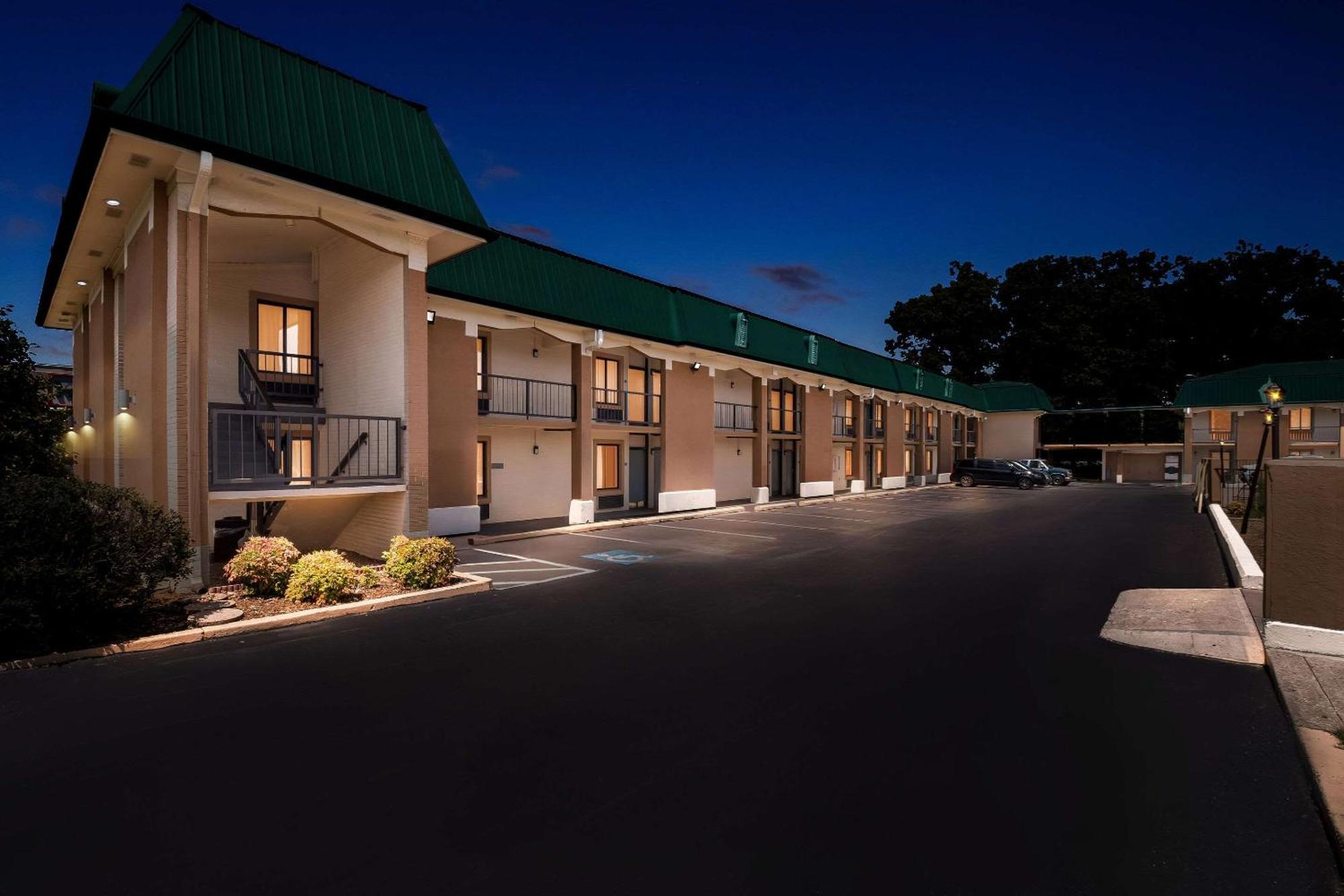Quality Inn Tullahoma Exterior photo