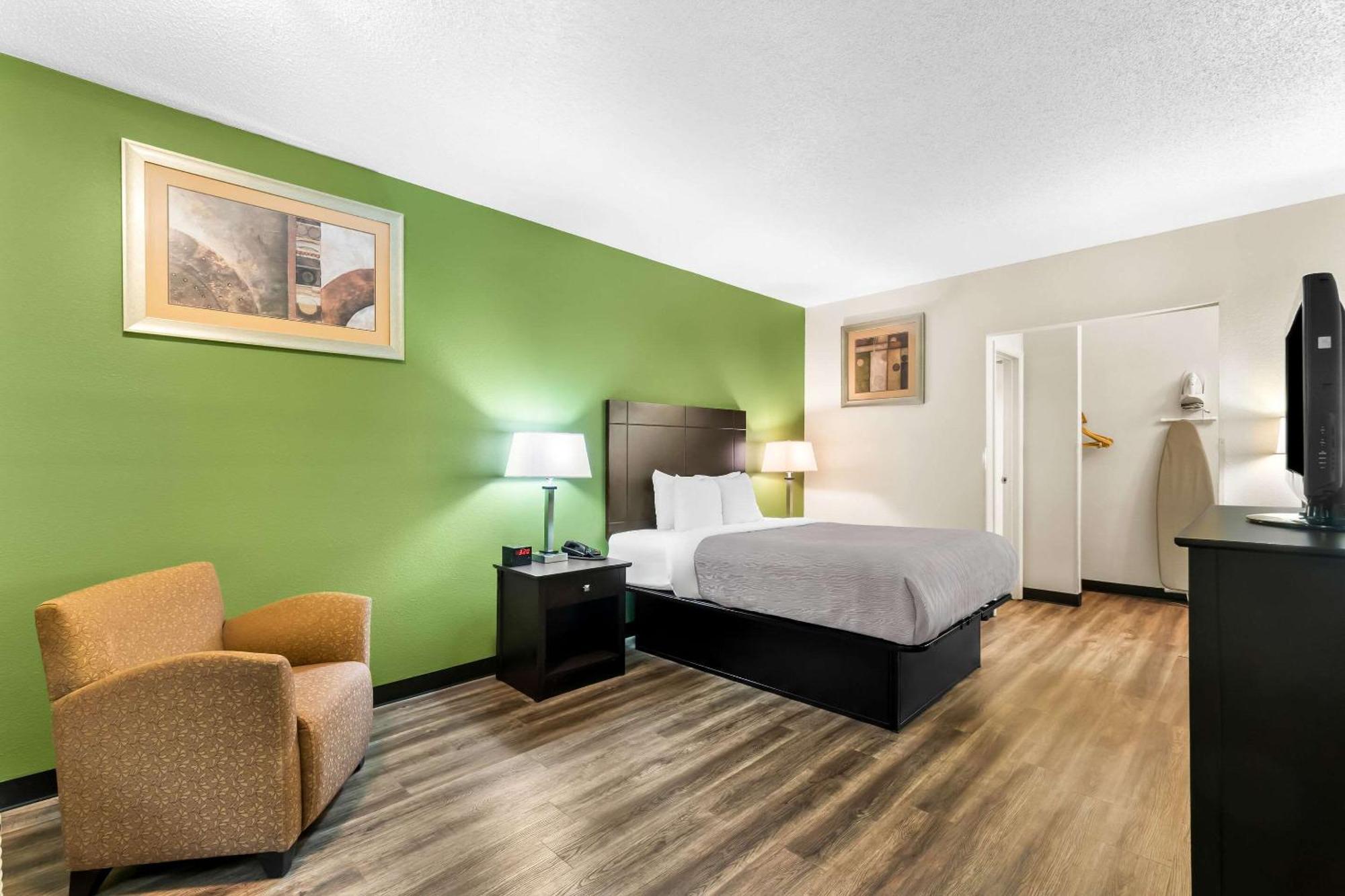 Quality Inn Tullahoma Exterior photo