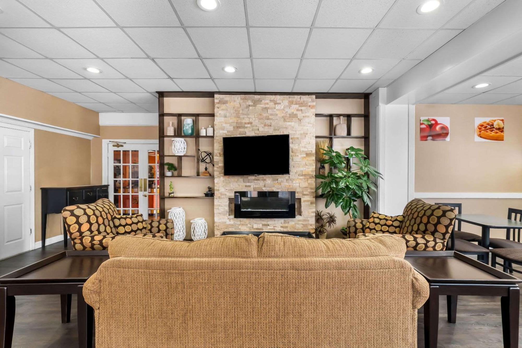 Quality Inn Tullahoma Exterior photo