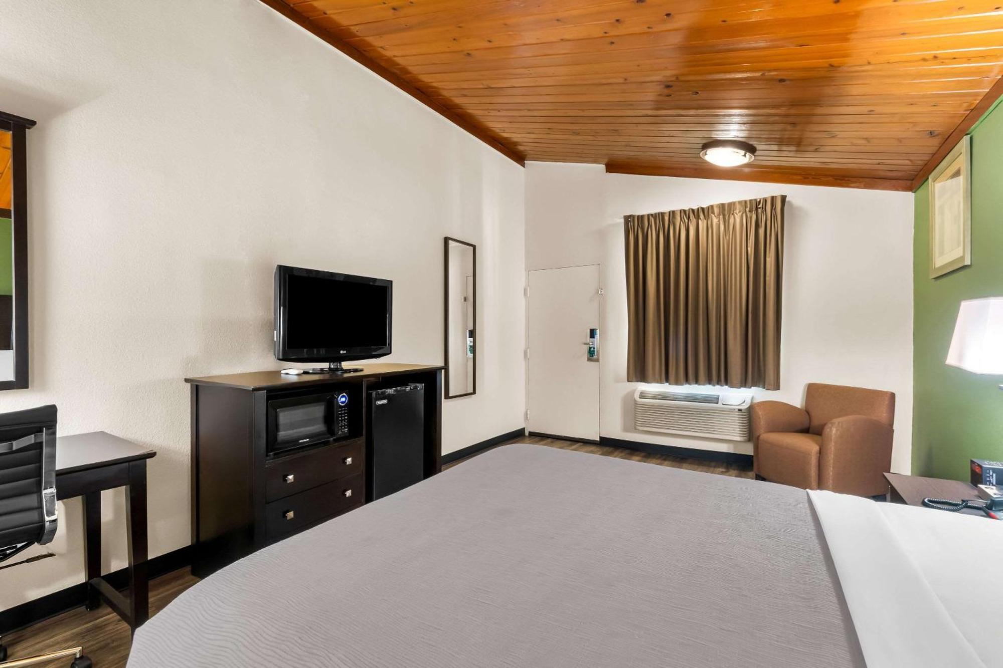 Quality Inn Tullahoma Exterior photo